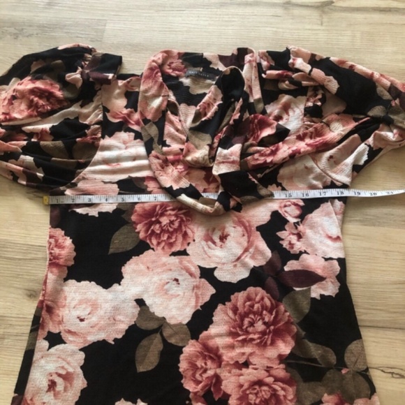 MASSIVE $10 SALE Floral Suzy Shier Blouse w/ Neck Tie - Picture 3 of 6